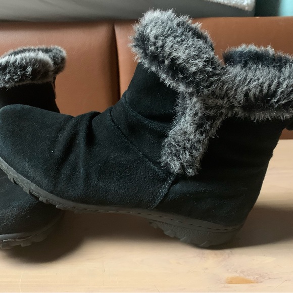 Khombu Shoes - Khombu “LISA” size 8M Black low ankle booties VGUC